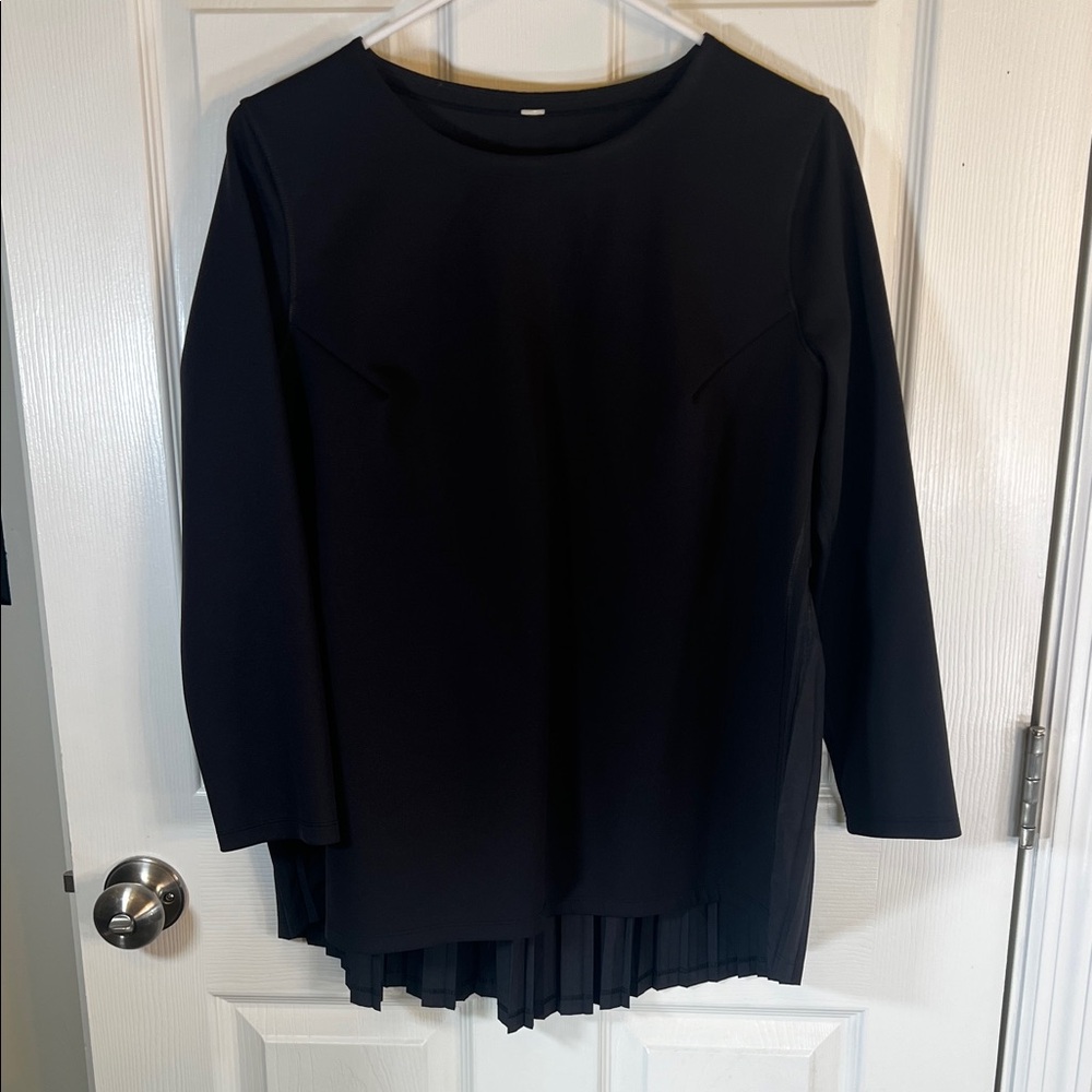 Elegant Black Lululemon Women's Top
